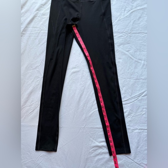Girlfriend Collective Black Compressive High-Rise Leggings. - Picture 9 of 10